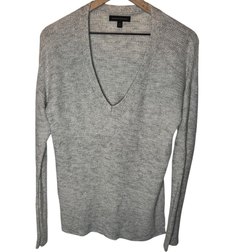 Banana Republic Gray Fine Knit Sweater V Neck Pullover M